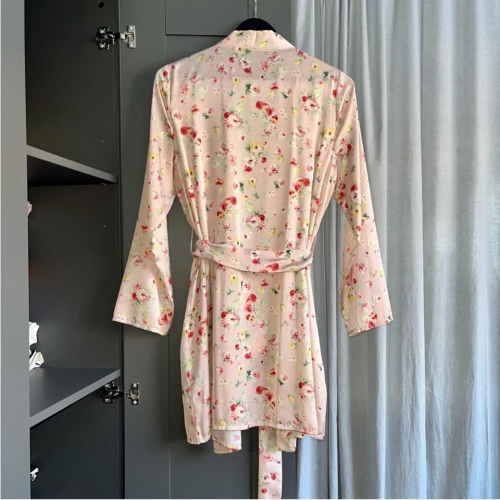 M. Zara Satin Dressing Gown With Pink Floral Print NWOT - Picture 5 of 5